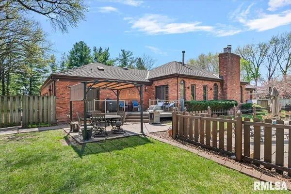 $675,000 | 2223 Cardinal Drive, Springfield, IL 62704