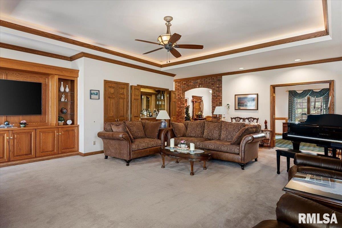 2223 Cardinal Drive Springfield, IL 62704 - Photo 8 of 92