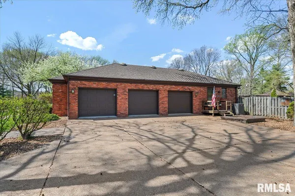 $675,000 | 2223 Cardinal Drive, Springfield, IL 62704