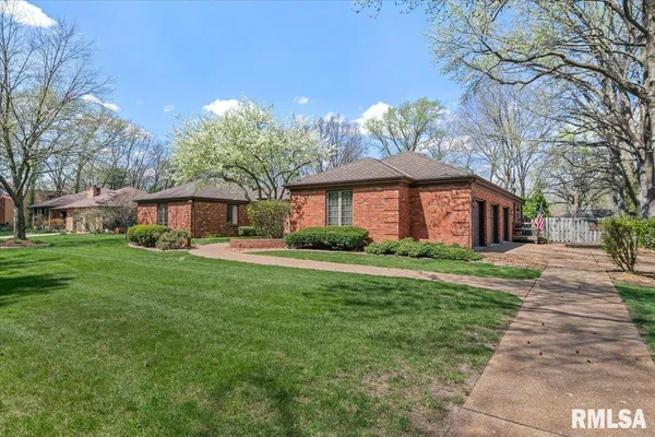 $675,000 | 2223 Cardinal Drive, Springfield, IL 62704