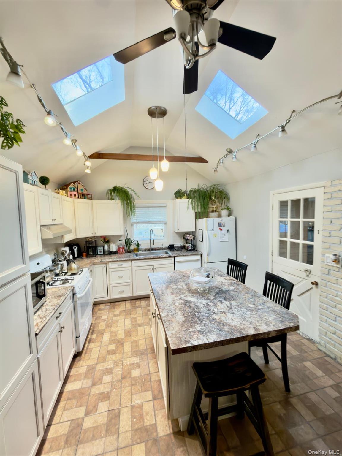 314 River Road Shirley, NY 11967 - Photo 5 of 41