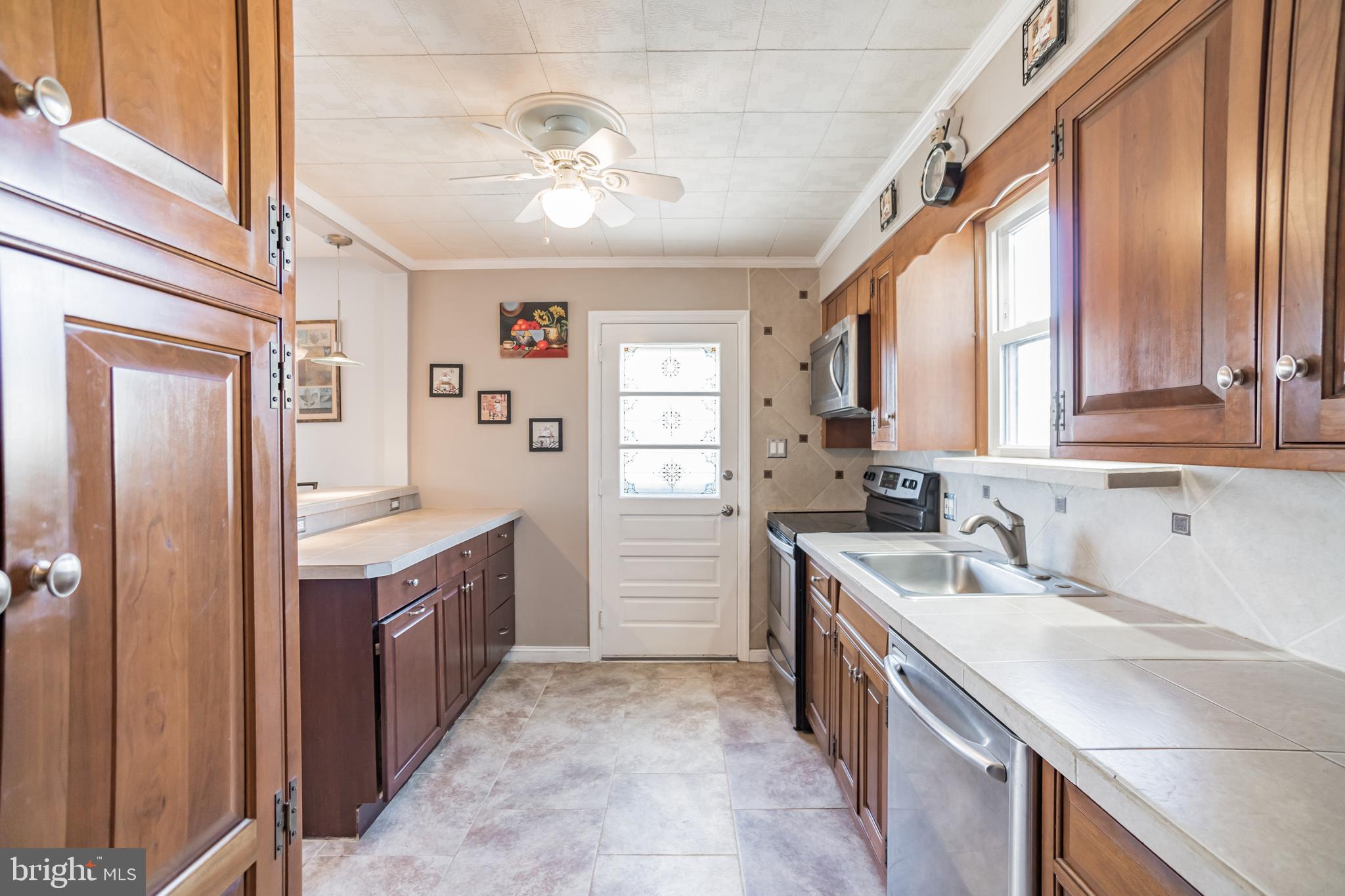 1502 Dorchester Road Havertown, PA 19083 - Photo 11 of 28 Kitchen
