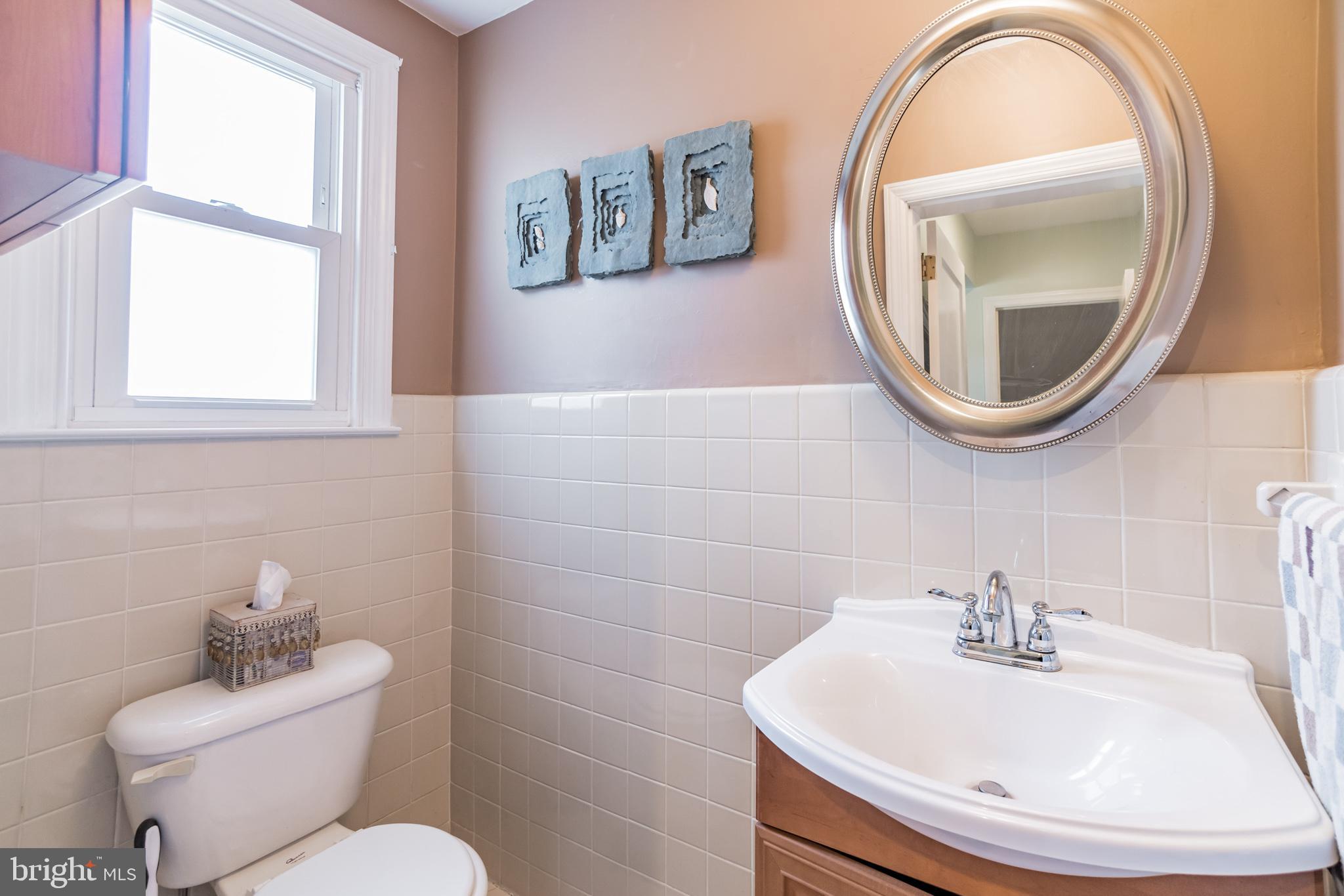 1502 Dorchester Road Havertown, PA 19083 - Photo 14 of 28 1st Floor 1/2 bath