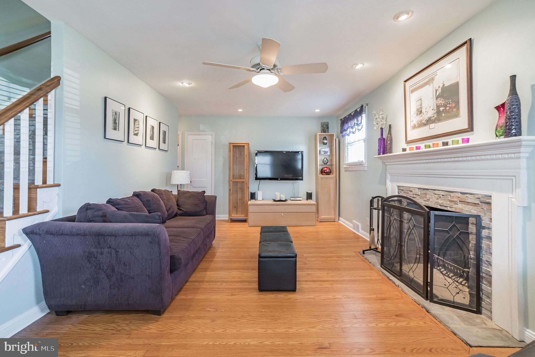 1502 Dorchester Road Havertown, PA 19083 - Photo 6 of 28 Living Room
