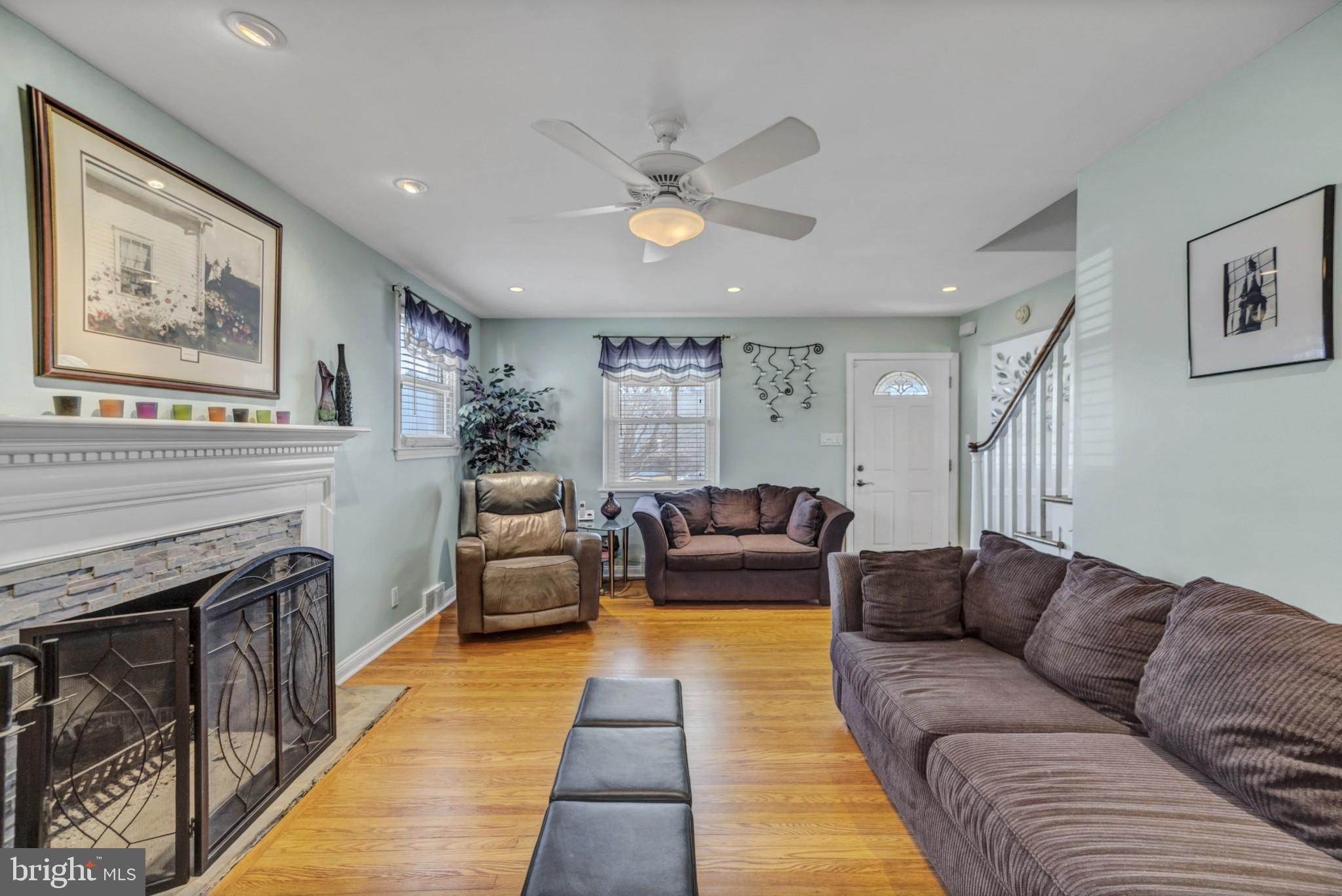 1502 Dorchester Road Havertown, PA 19083 - Photo 8 of 28 Living Room