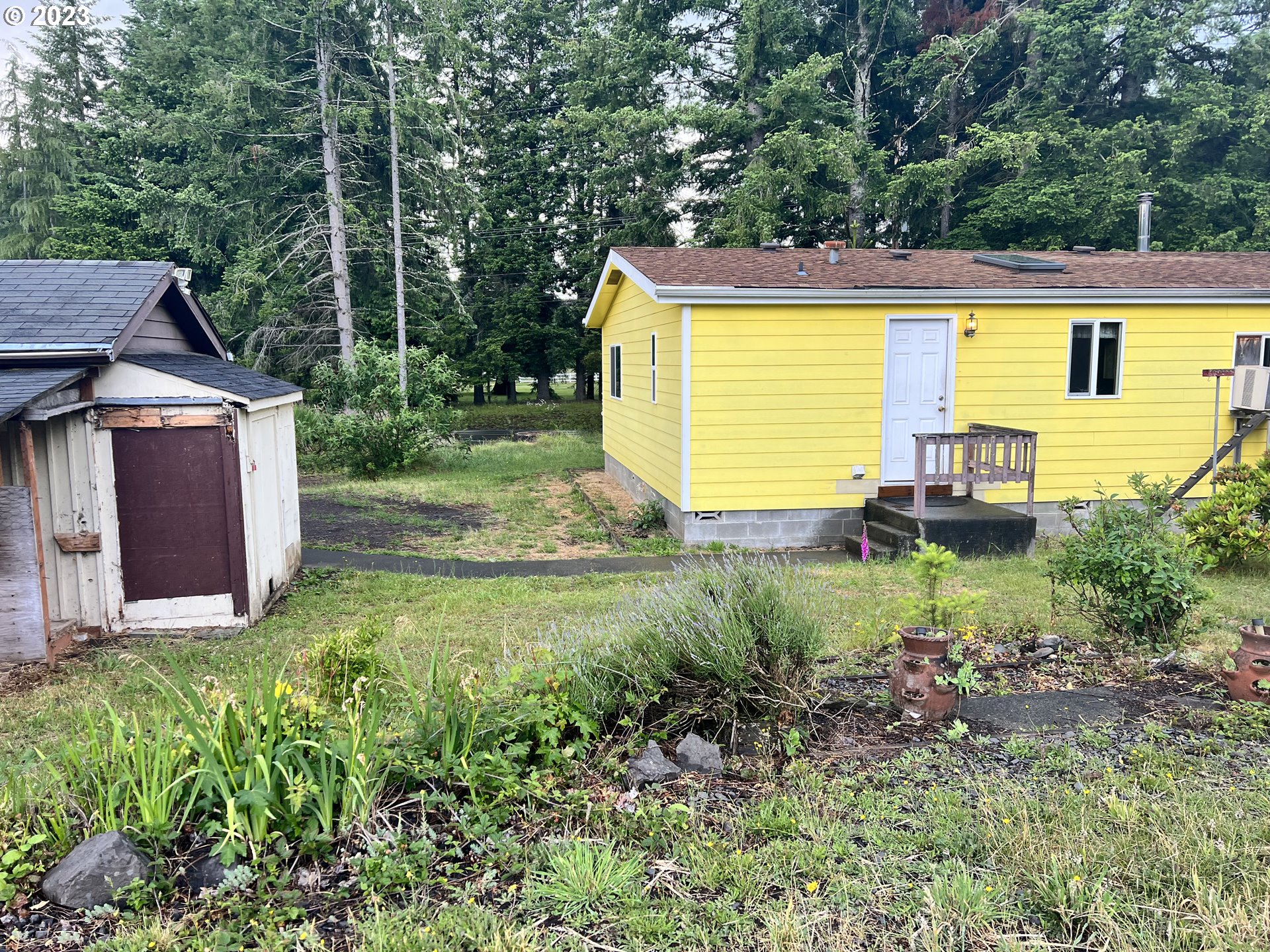 1236 South Toutle Road Toutle, WA 98649 - Photo 2 of 39 a backyard of a house with yard and outdoor seating
