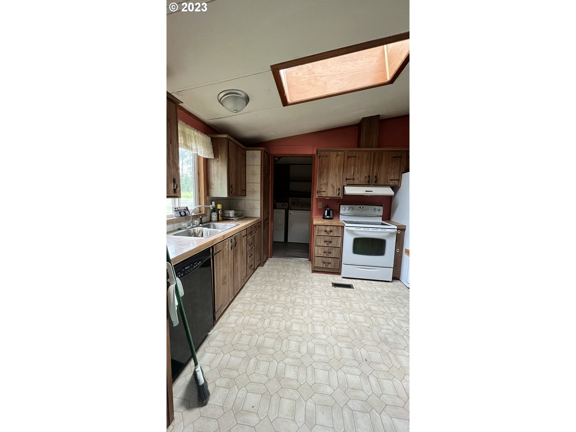 1236 South Toutle Road Toutle, WA 98649 - Photo 27 of 39 a kitchen with stainless steel appliances a stove and a microwave
