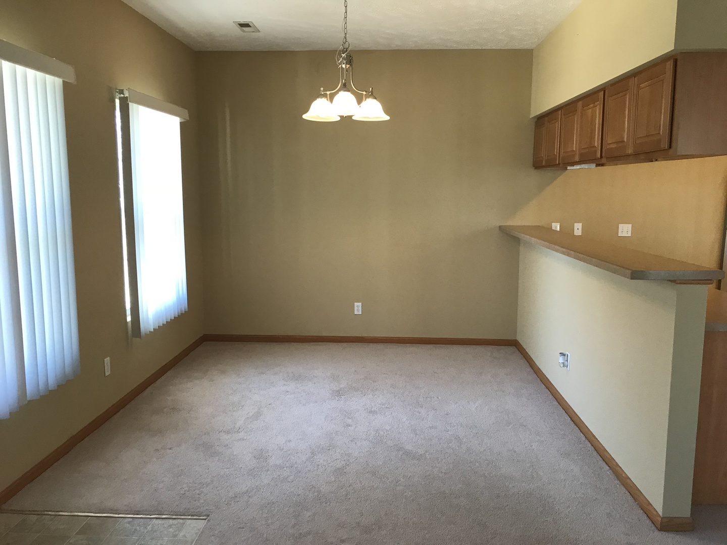 562 Clayton Circle Sycamore, IL 60178 - Photo 4 of 14