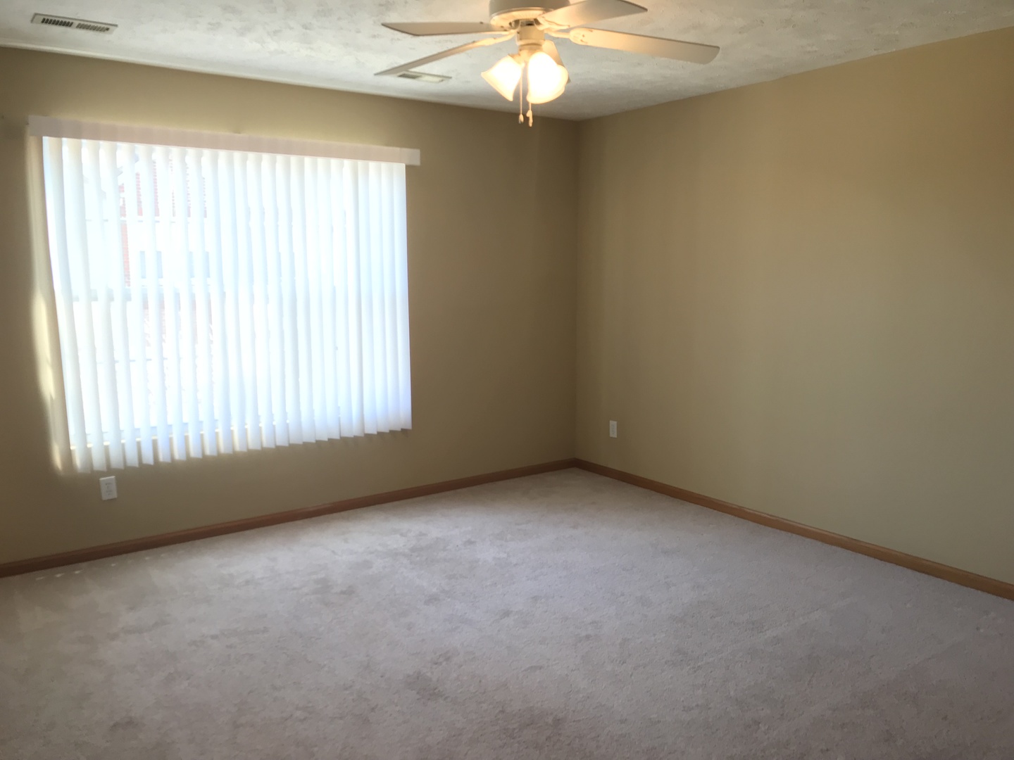 562 Clayton Circle Sycamore, IL 60178 - Photo 7 of 14
