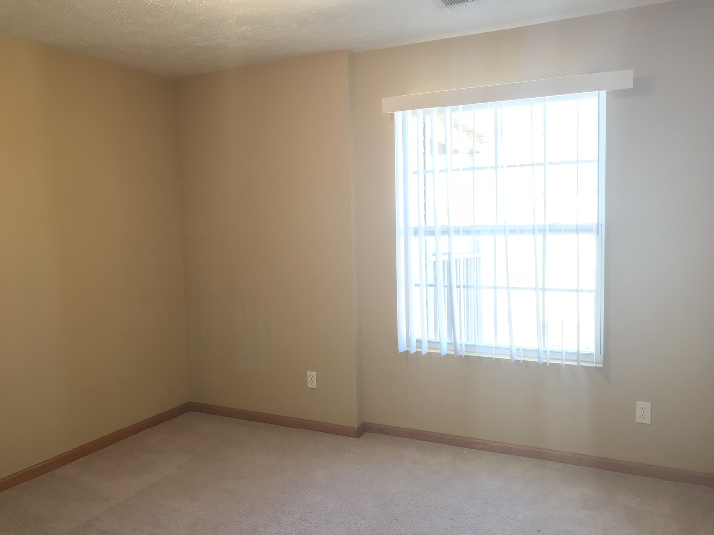 562 Clayton Circle Sycamore, IL 60178 - Photo 8 of 14