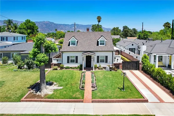 $1,699,999 | 124 South Beachwood Drive, Burbank, CA 91506