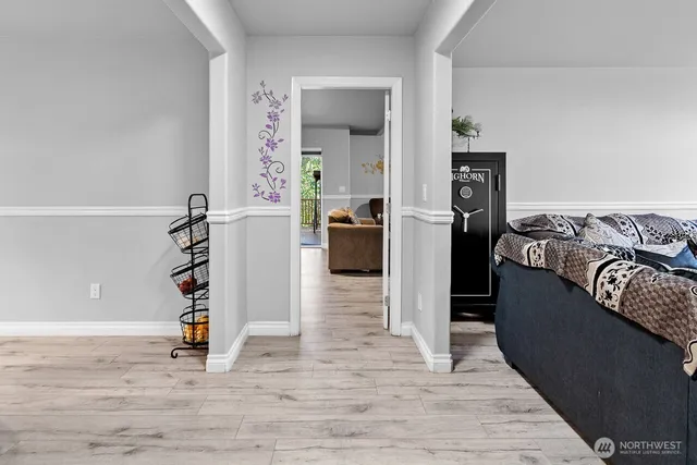 a view of a livingroom with furniture
