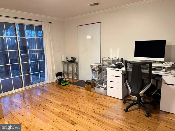 $3,700 | 6117 Donival Square, Alexandria, VA 22315