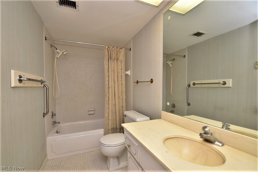 3701 Mayfield Road, Unit 303 Cleveland, OH 44121 - Photo 19 of 27 Gallery Image 19
