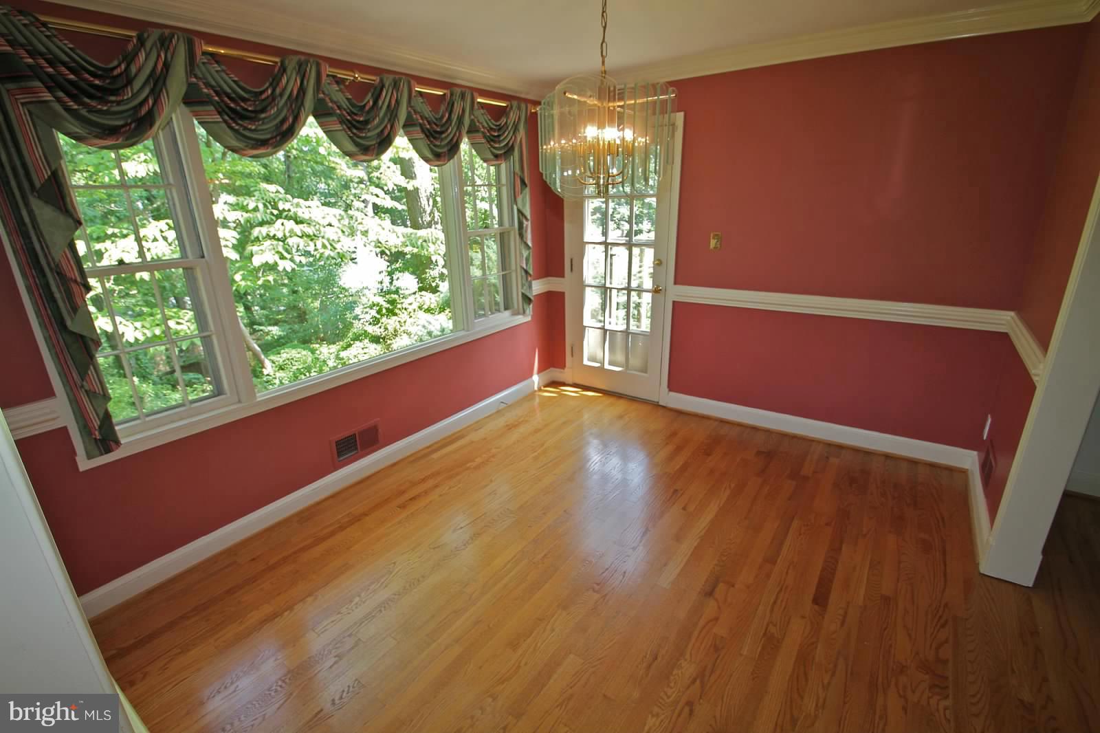 6211 Arkendale Road Alexandria, VA 22307 - Photo 4 of 16 Dining Room