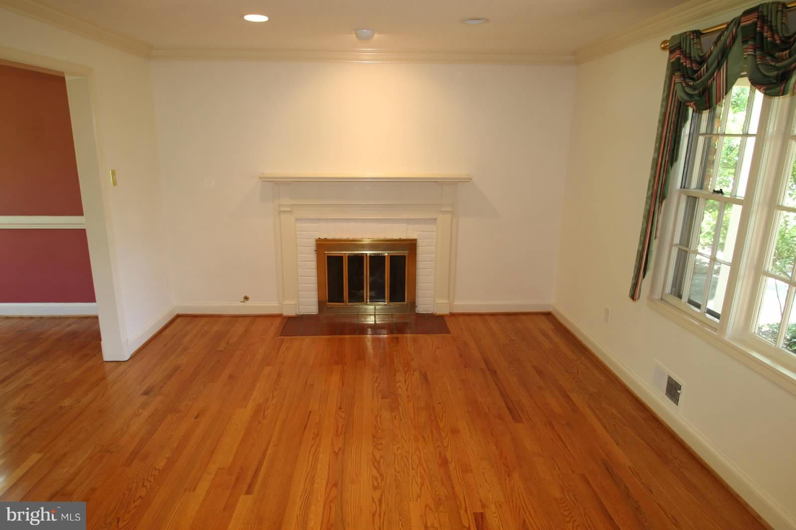 6211 Arkendale Road Alexandria, VA 22307 - Photo 10 of 16 Living Room