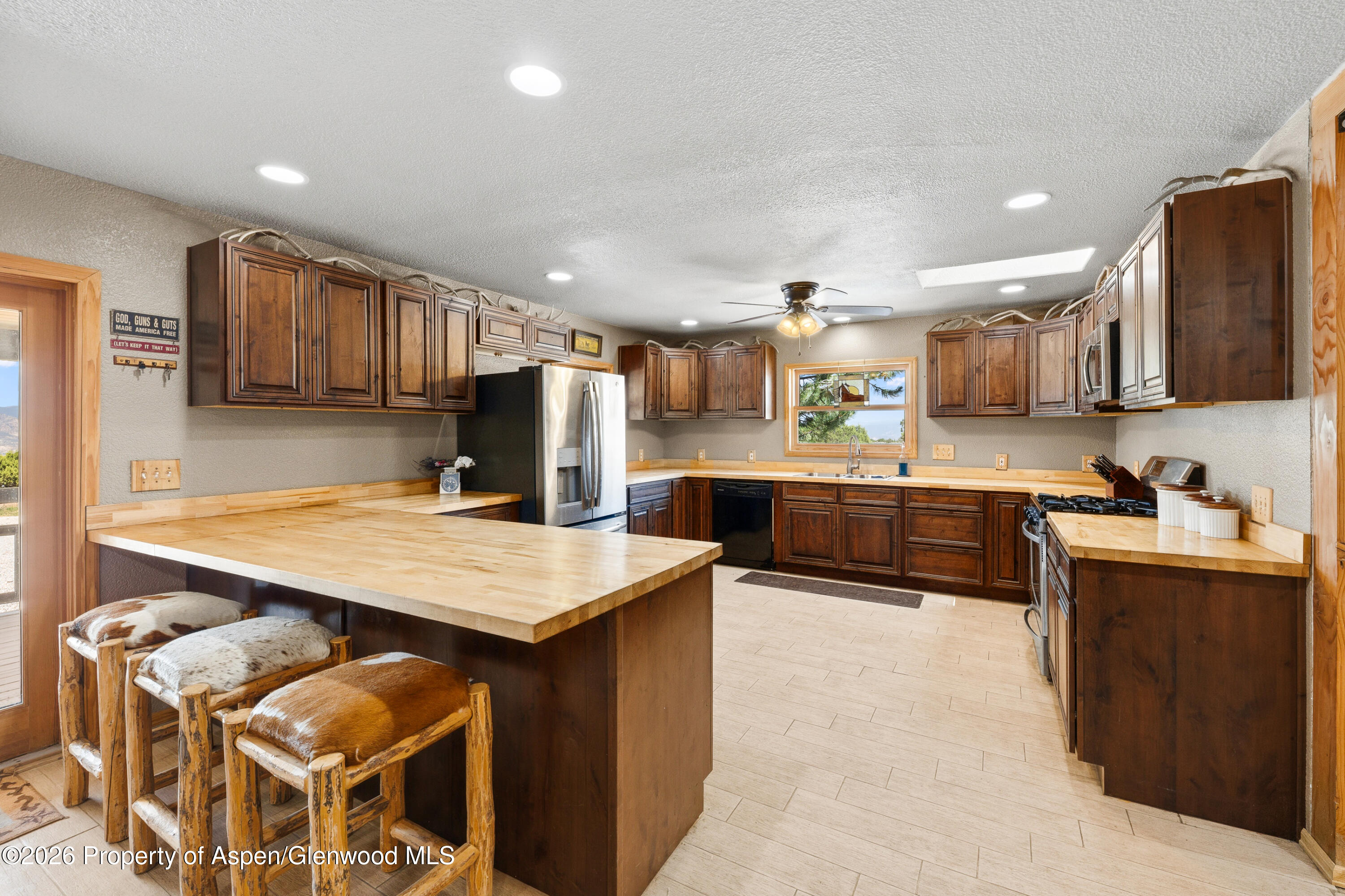 400 Quick Silver Way Rifle, CO 81650 - Photo 14 of 42 Kitchen