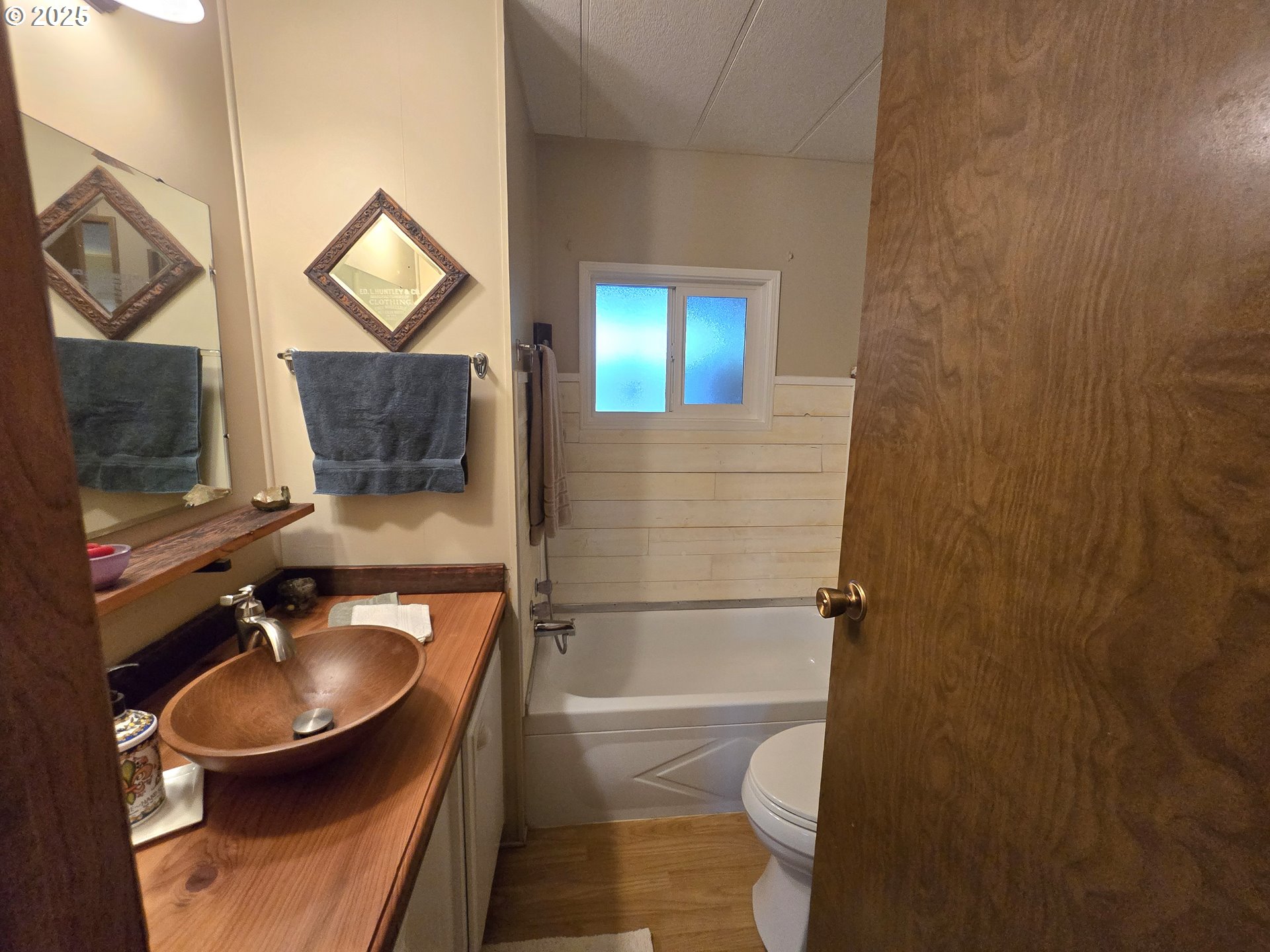 1475 Green Acres Road Eugene, OR 97408 - Photo 4 of 17 a bathroom with a sink a toilet and shower