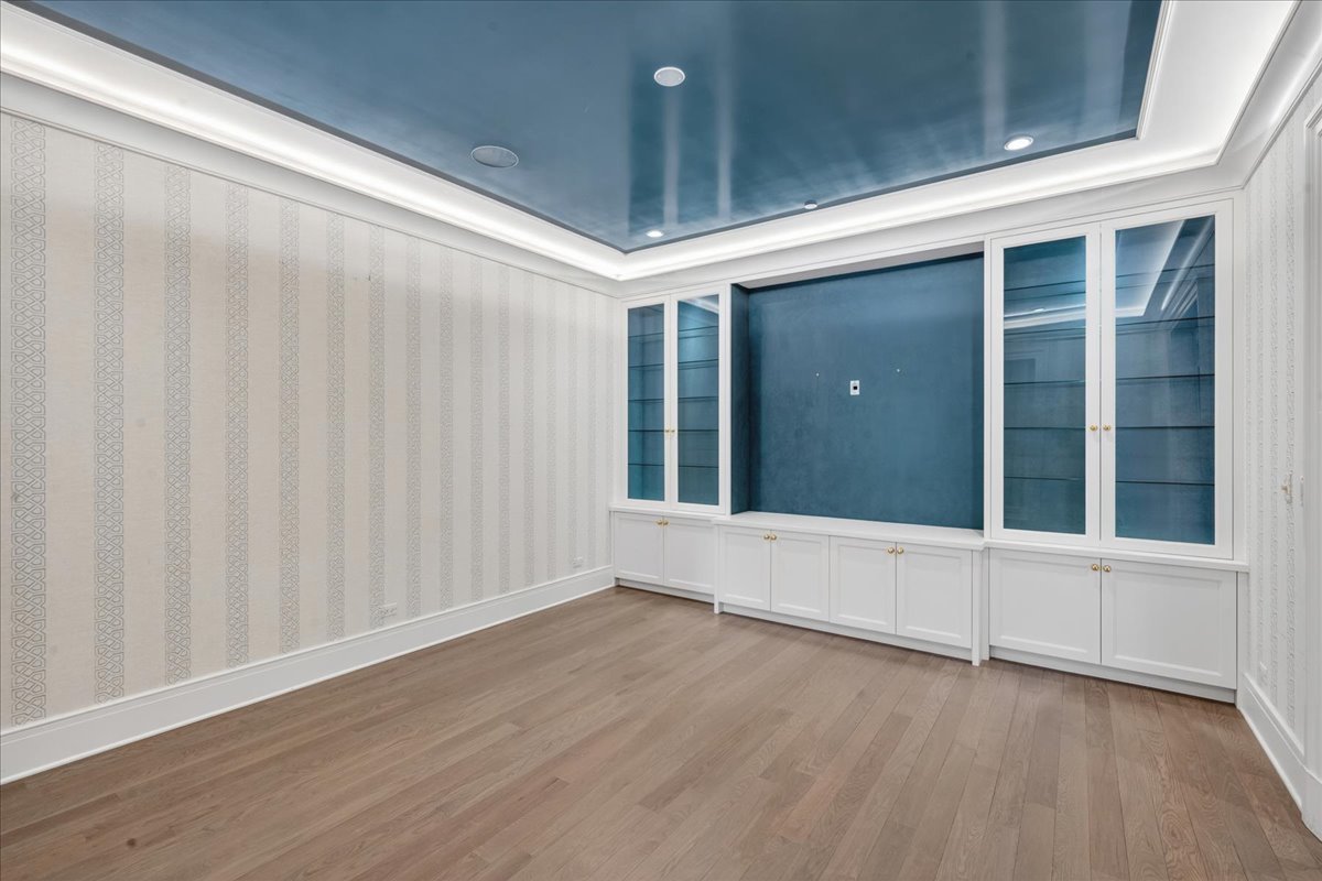 727 North McKinley Road, Unit 100 Lake Forest, IL 60045 - Photo 15 of 37