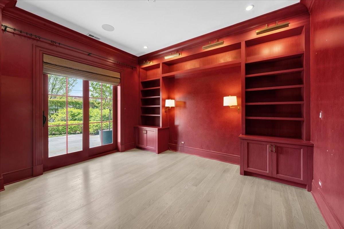 727 North McKinley Road, Unit 100 Lake Forest, IL 60045 - Photo 17 of 37
