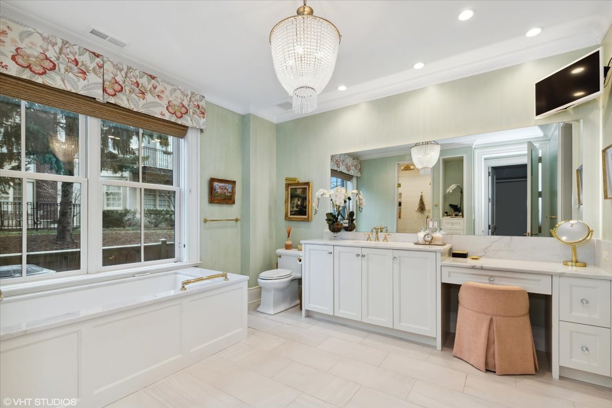 727 North McKinley Road, Unit 100 Lake Forest, IL 60045 - Photo 19 of 37