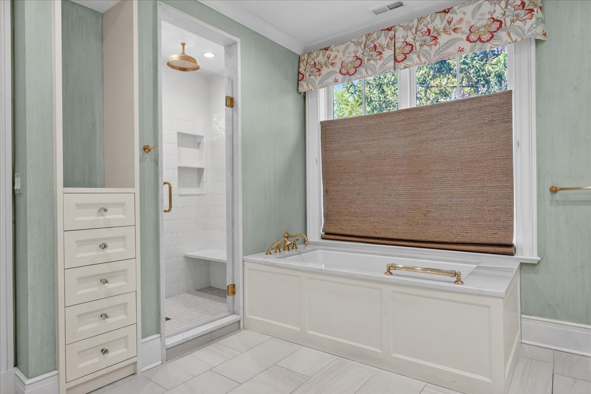 727 North McKinley Road, Unit 100 Lake Forest, IL 60045 - Photo 20 of 37