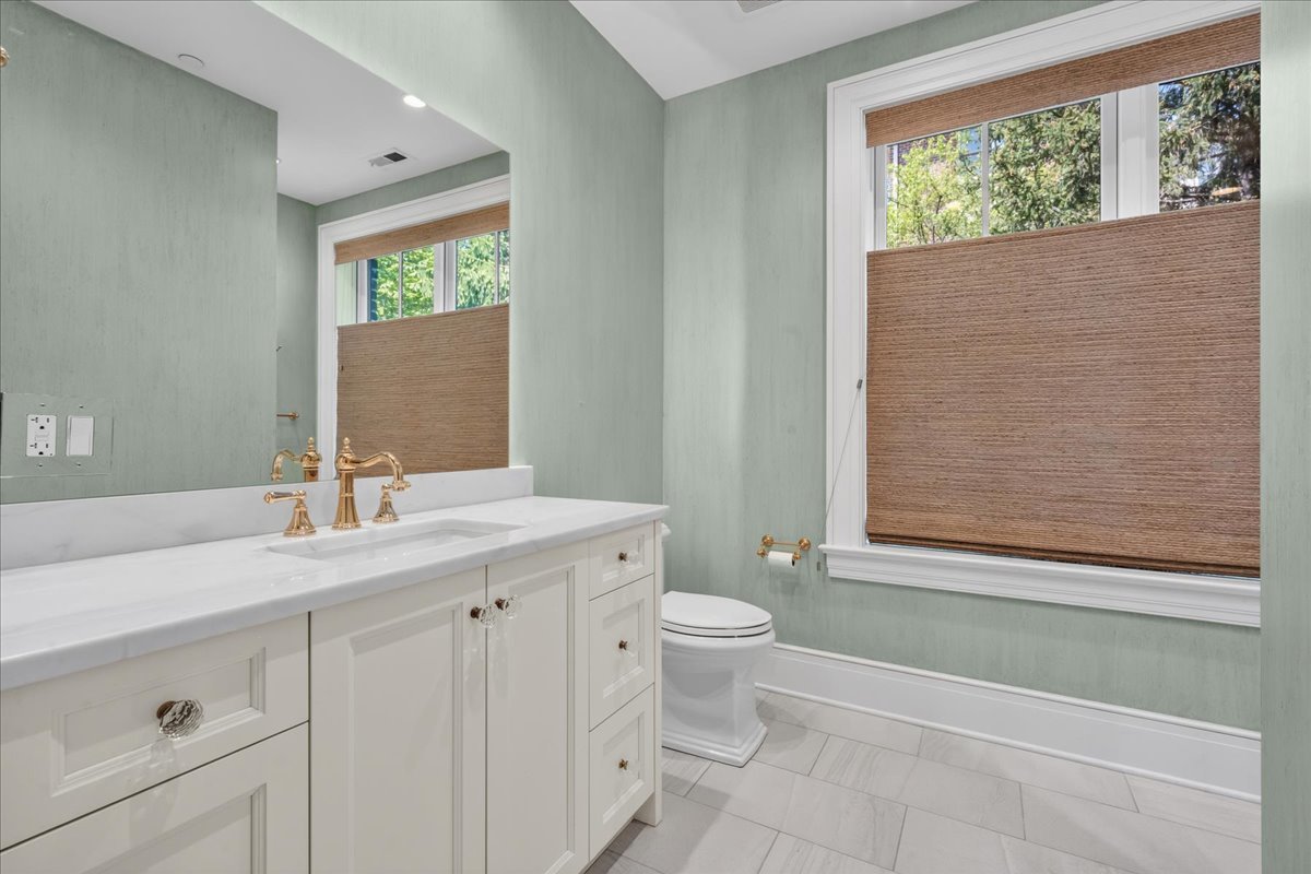 727 North McKinley Road, Unit 100 Lake Forest, IL 60045 - Photo 22 of 37