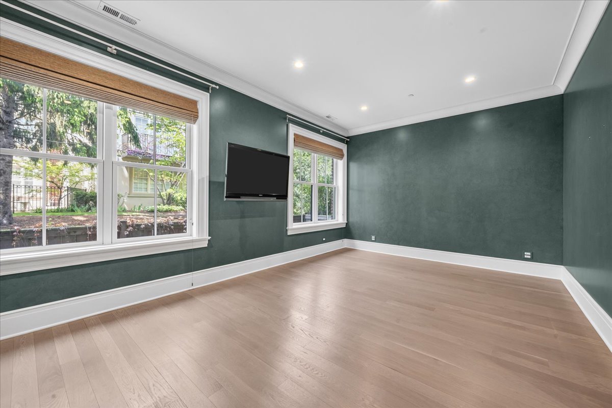 727 North McKinley Road, Unit 100 Lake Forest, IL 60045 - Photo 23 of 37