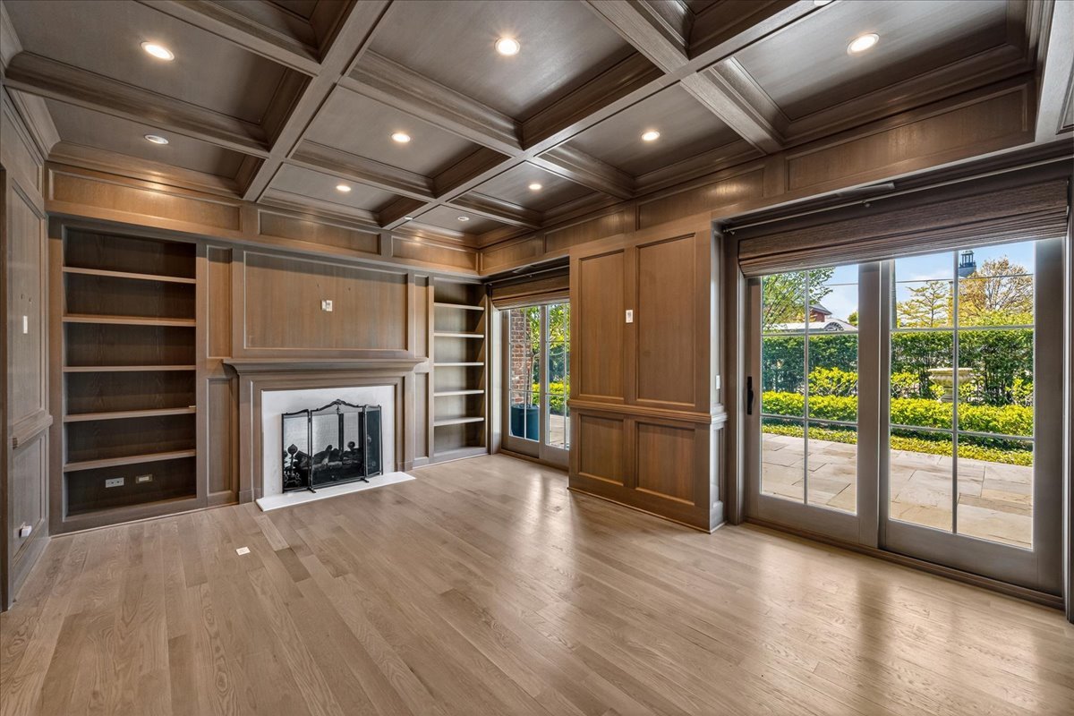 727 North McKinley Road, Unit 100 Lake Forest, IL 60045 - Photo 4 of 37