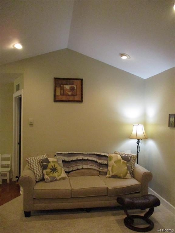 19215 Inkster Road Livonia, MI 48152 - Photo 6 of 43