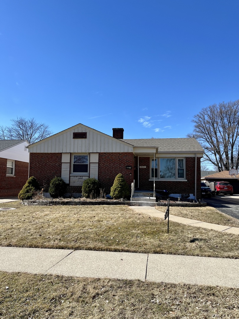 2522 South 3rd Avenue North Riverside, IL 60546 - Photo 2 of 34 a front view of a house with a yard