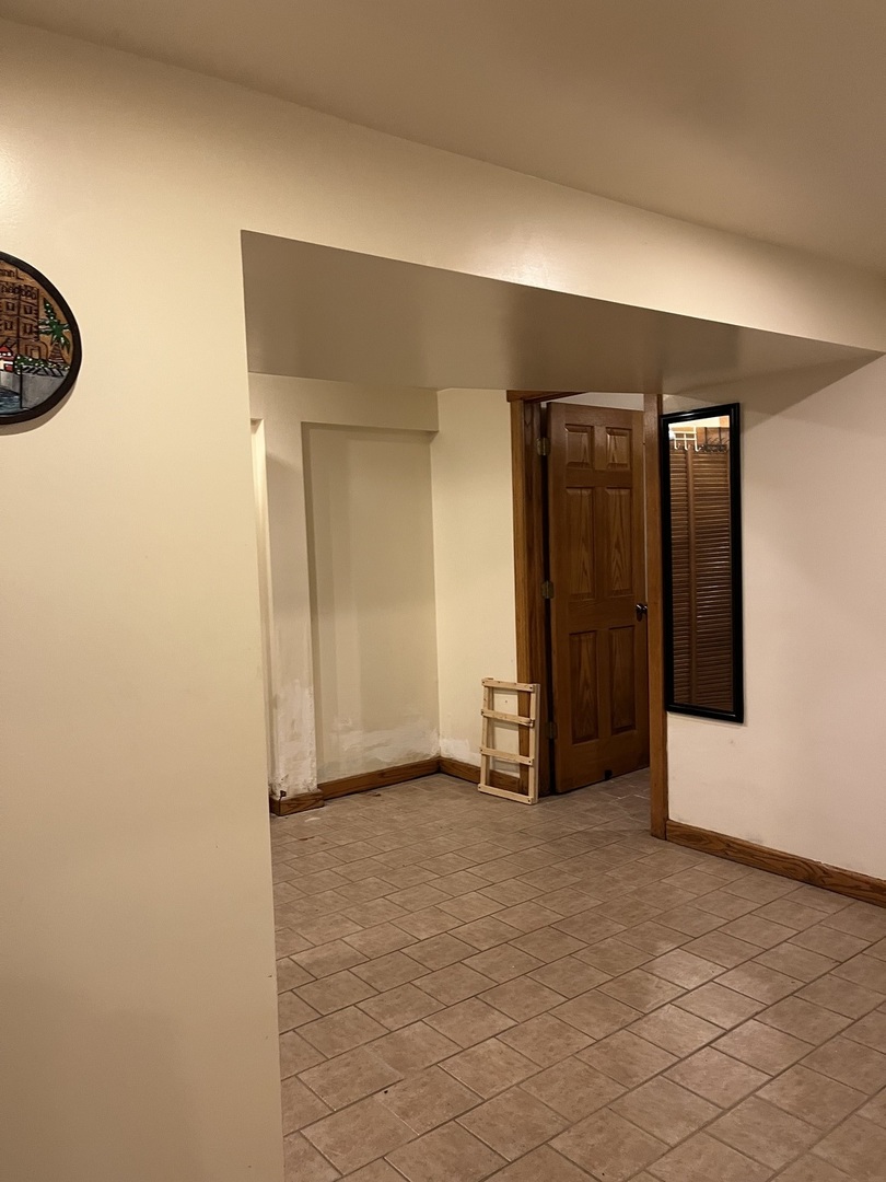 2522 South 3rd Avenue North Riverside, IL 60546 - Photo 21 of 34 a view of an empty room