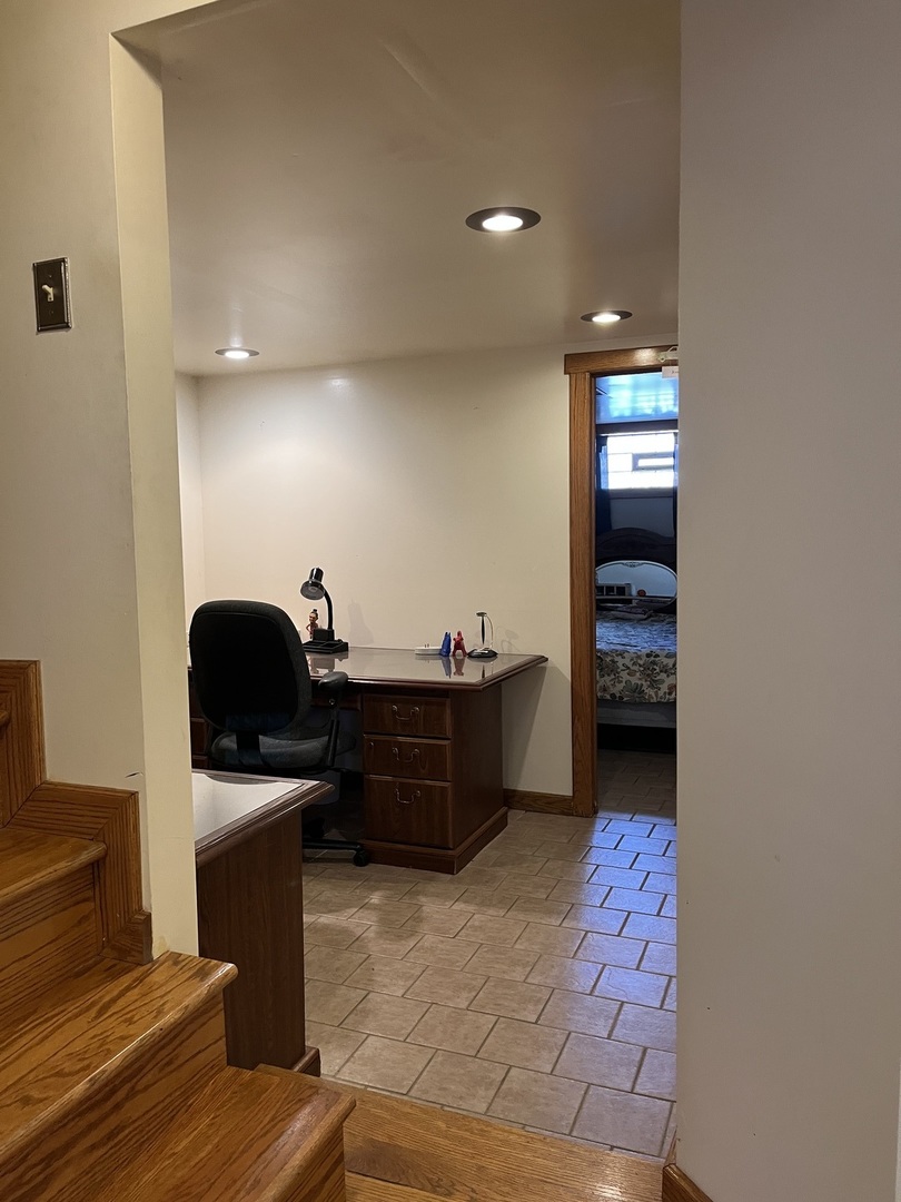 2522 South 3rd Avenue North Riverside, IL 60546 - Photo 24 of 34 a view of a workspace