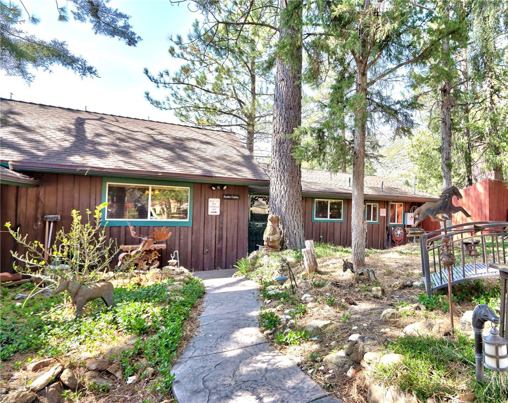 58111 Bonita Vista Road Mountain Center, CA 92561 - Photo 43 of 75 a front view of a house with a yard