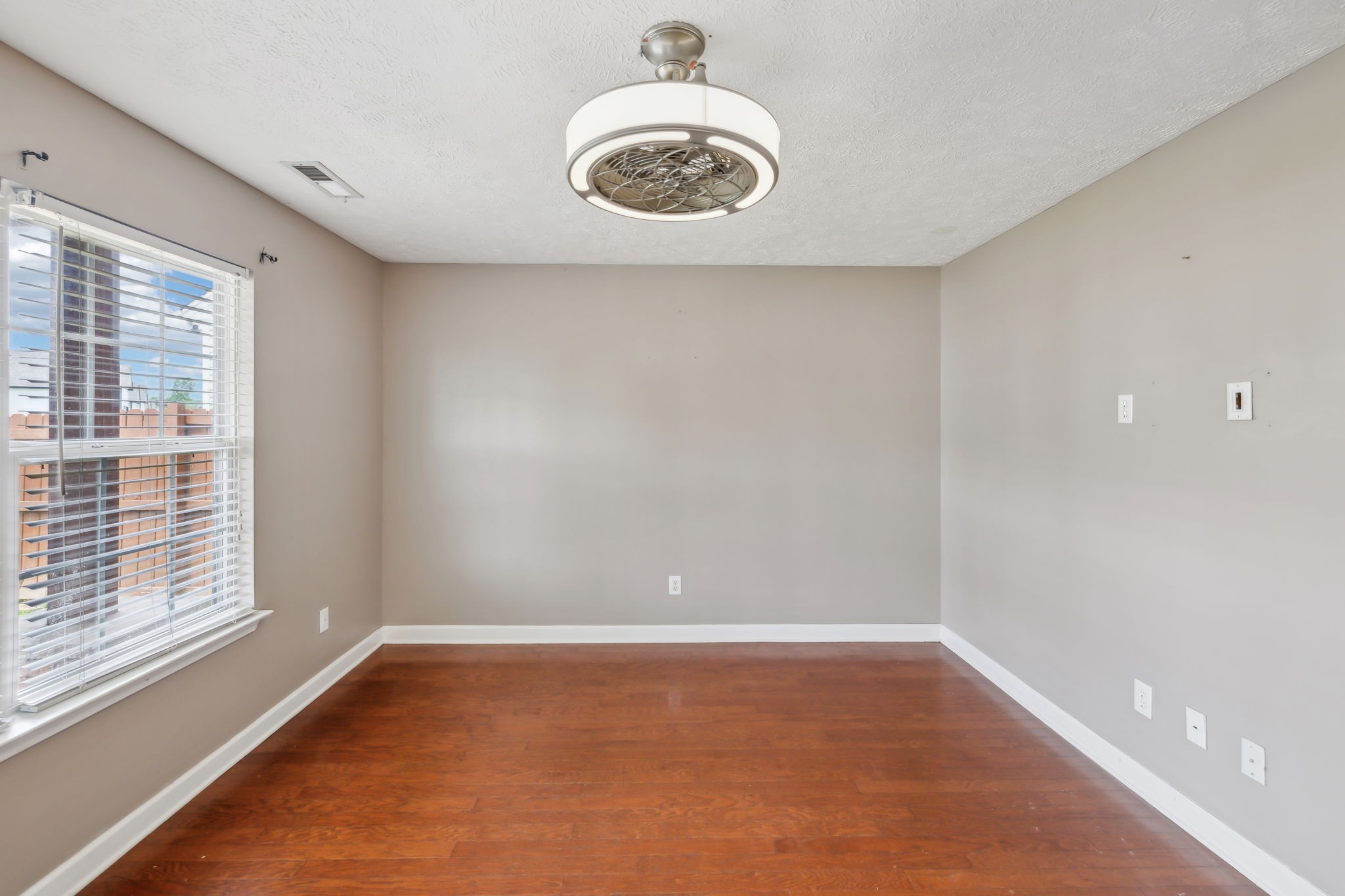 325 Golfview Lane Springfield, TN 37172 - Photo 15 of 51 a view of an empty room and a window