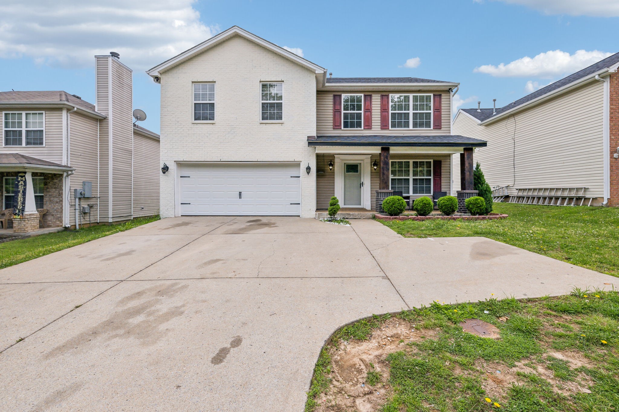 325 Golfview Lane Springfield, TN 37172 - Photo 3 of 51 a front view of a house with garden