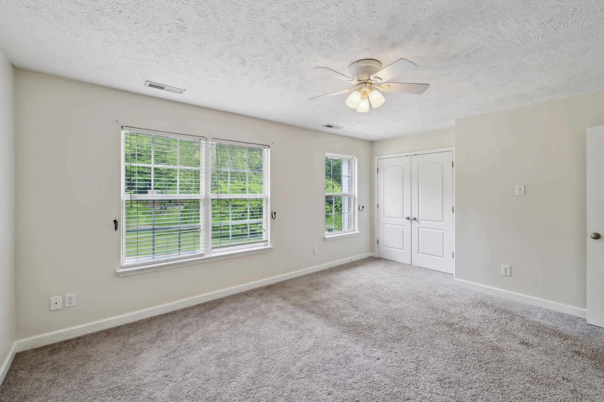 325 Golfview Lane Springfield, TN 37172 - Photo 32 of 51 a view of livingroom with window ceiling fan and window
