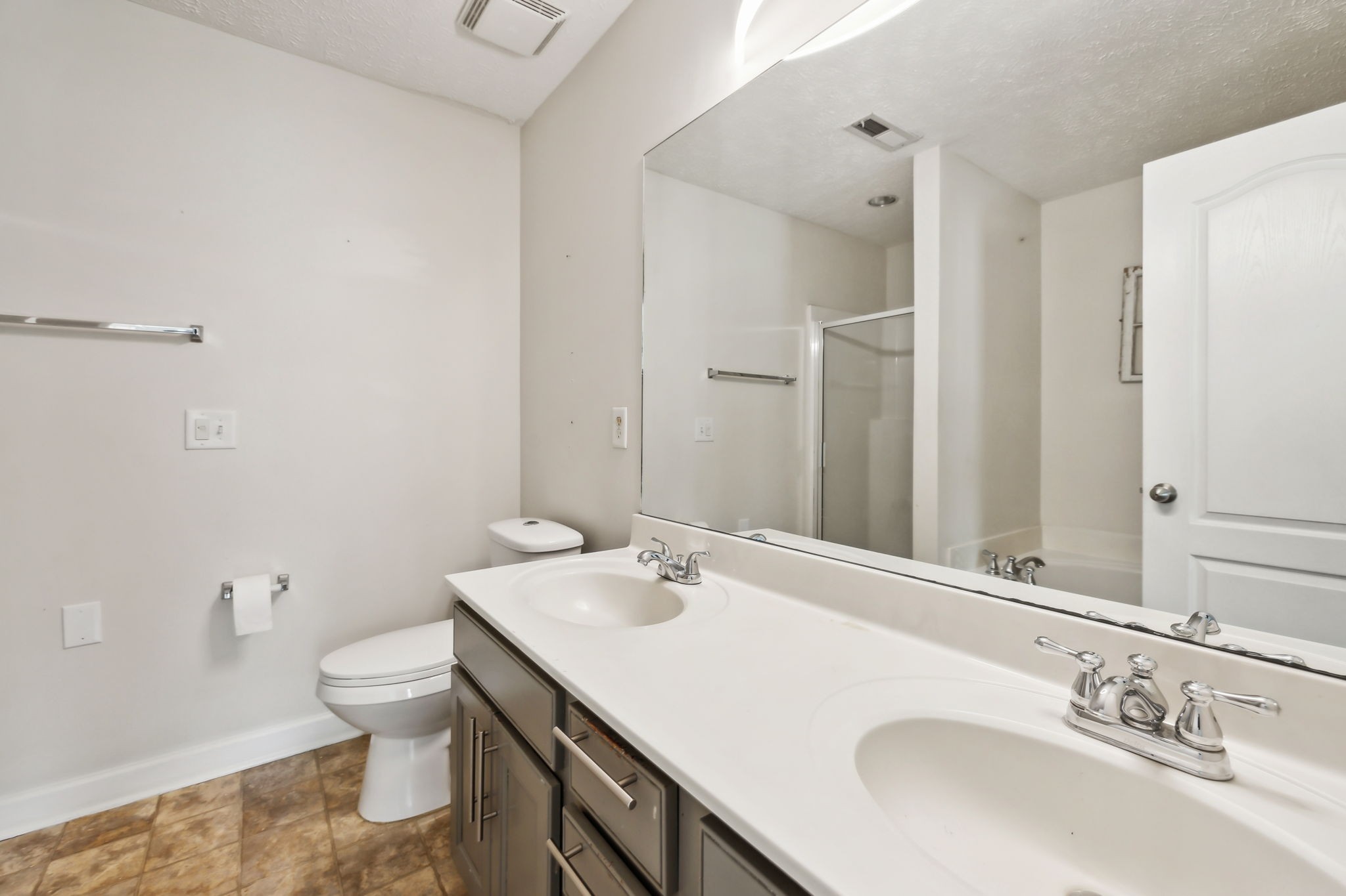 325 Golfview Lane Springfield, TN 37172 - Photo 39 of 51 a bathroom with a sink toilet and shower