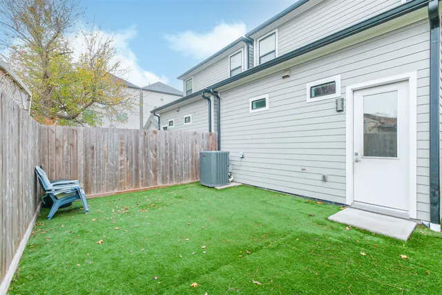 $470,000 | 5209 Gano Street, Houston, TX 77009