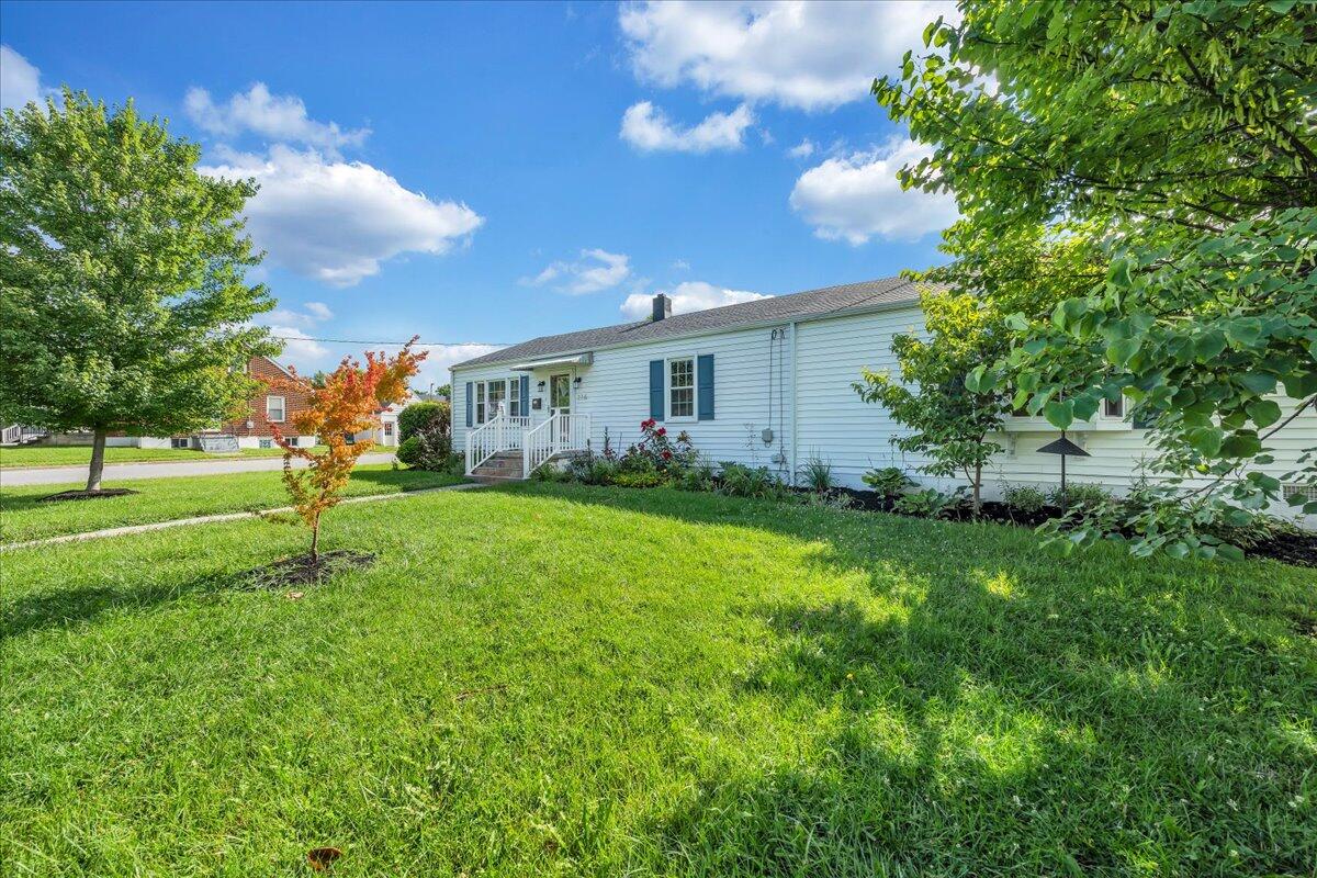 216 Goodwin Avenue Salem, VA 24153 - Photo 32 of 39 37-MIB01527