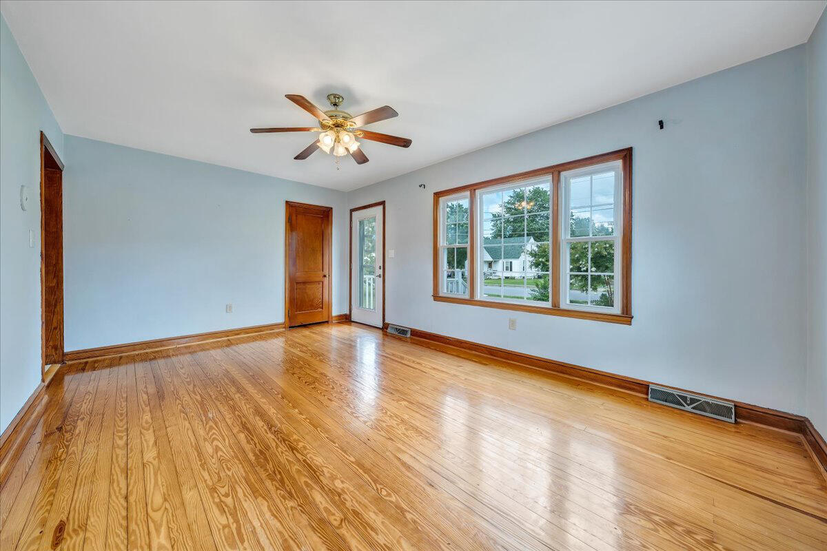 216 Goodwin Avenue Salem, VA 24153 - Photo 4 of 39 07-MIB01440