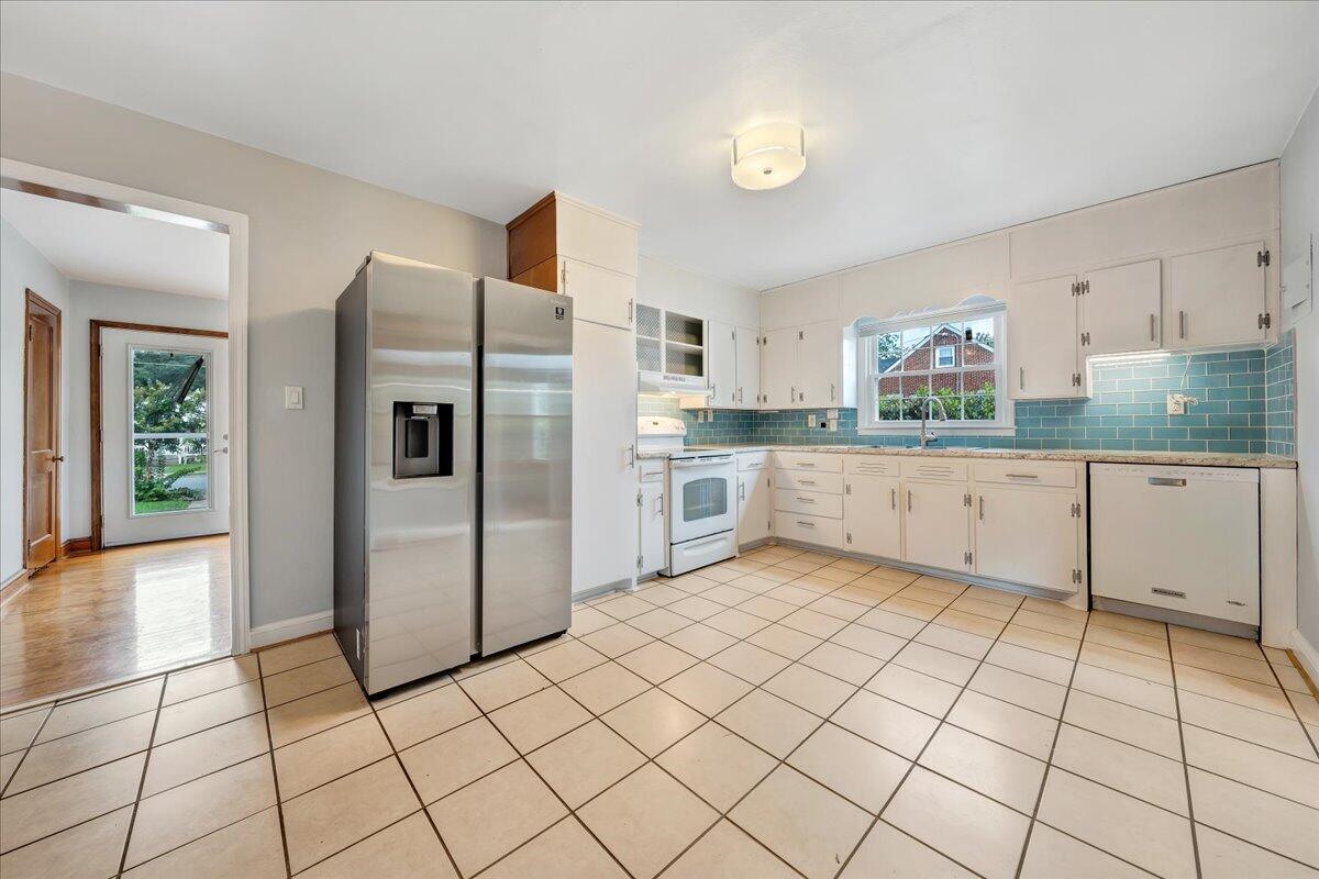 216 Goodwin Avenue Salem, VA 24153 - Photo 6 of 39 09-MIB01422