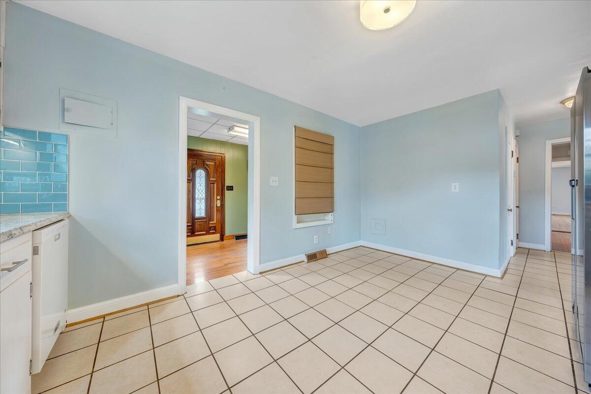 216 Goodwin Avenue Salem, VA 24153 - Photo 9 of 39 12-MIB01428