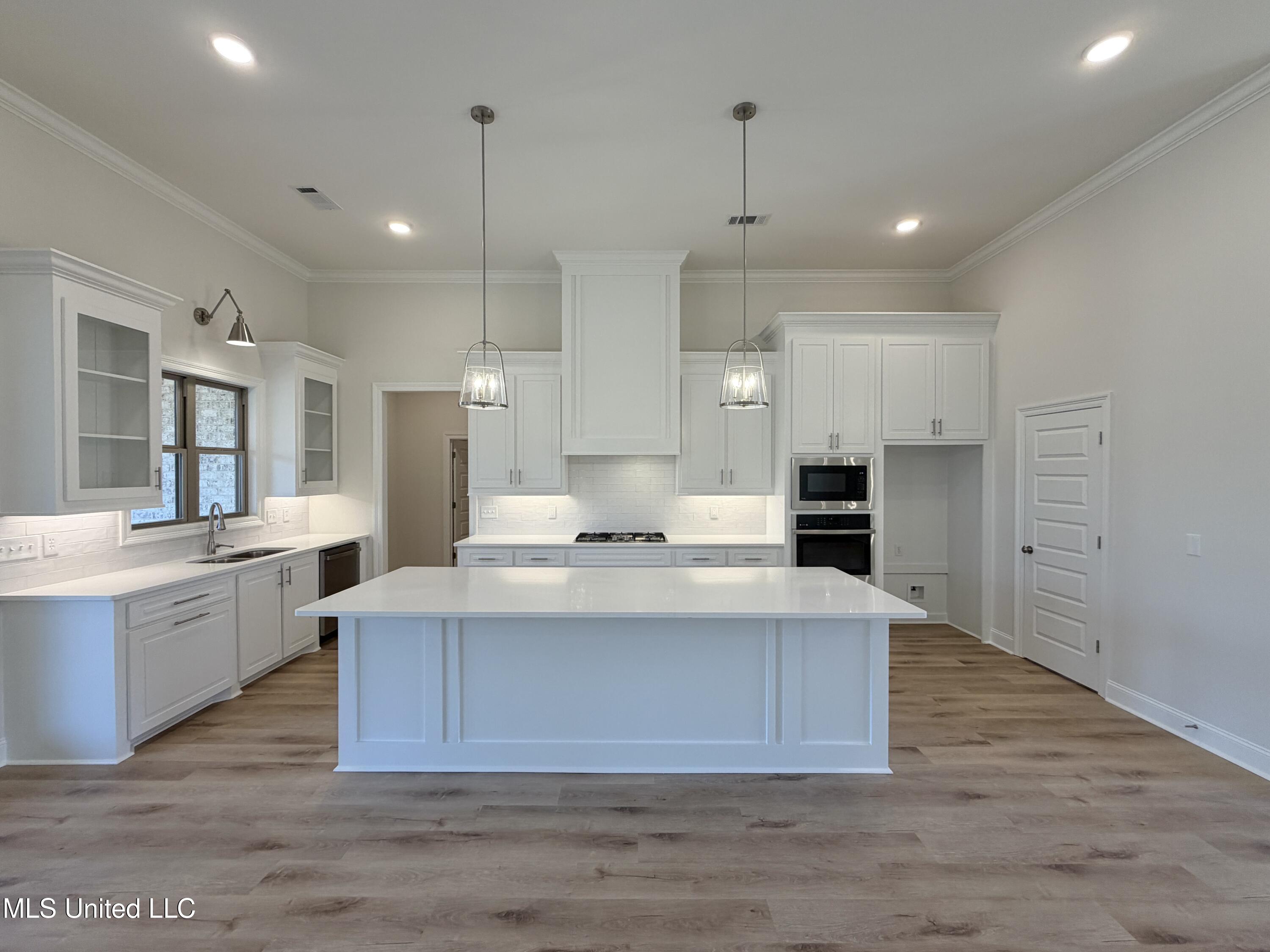 922 Mullican Road Florence, MS 39073 - Photo 7 of 54 IMG_3475(2)