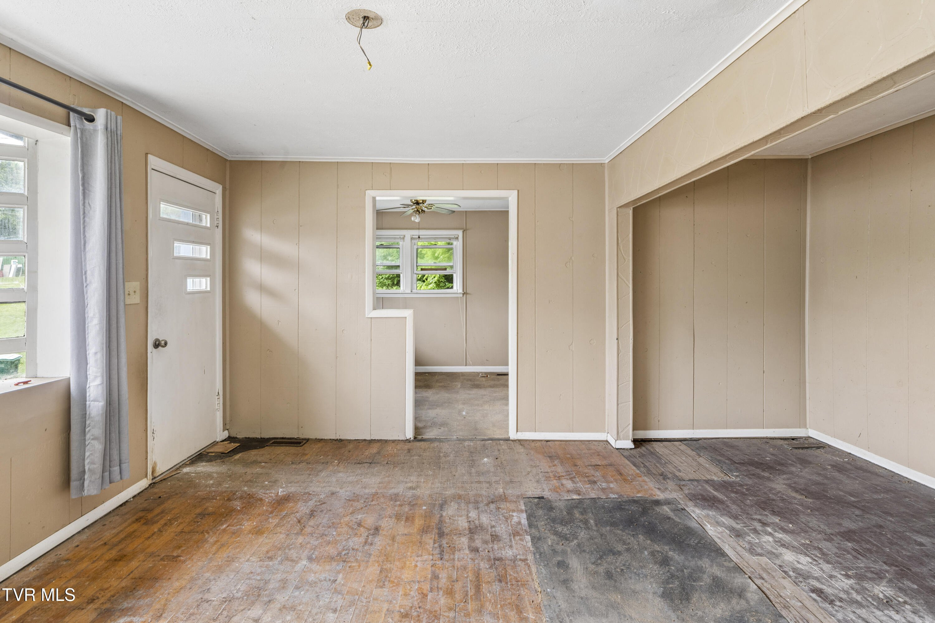 902 Diane Avenue Erwin, TN 37650 - Photo 4 of 33 Diane-3