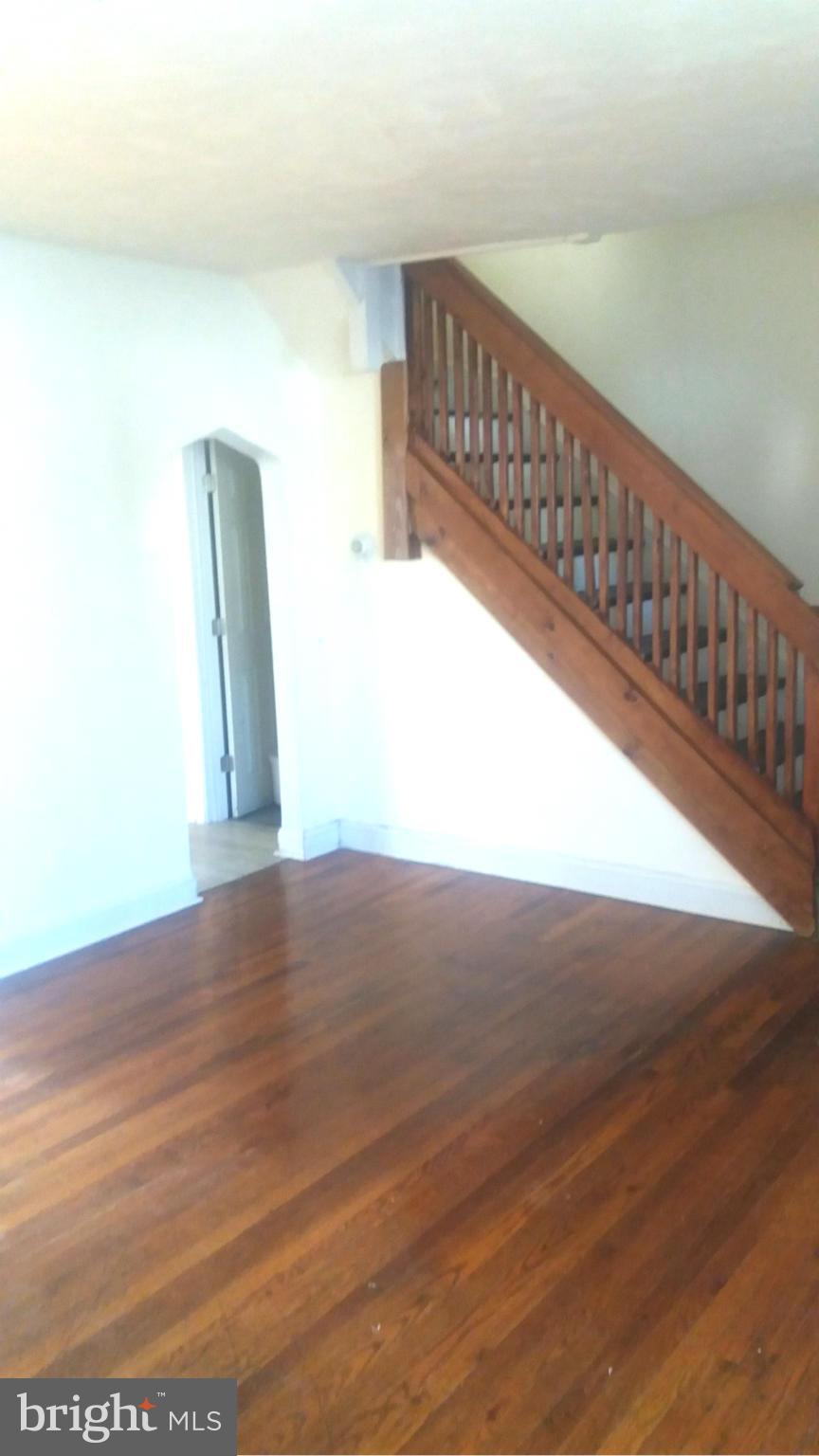 3830 Pall Mall Road Baltimore, MD 21215 - Photo 15 of 28 Living Room