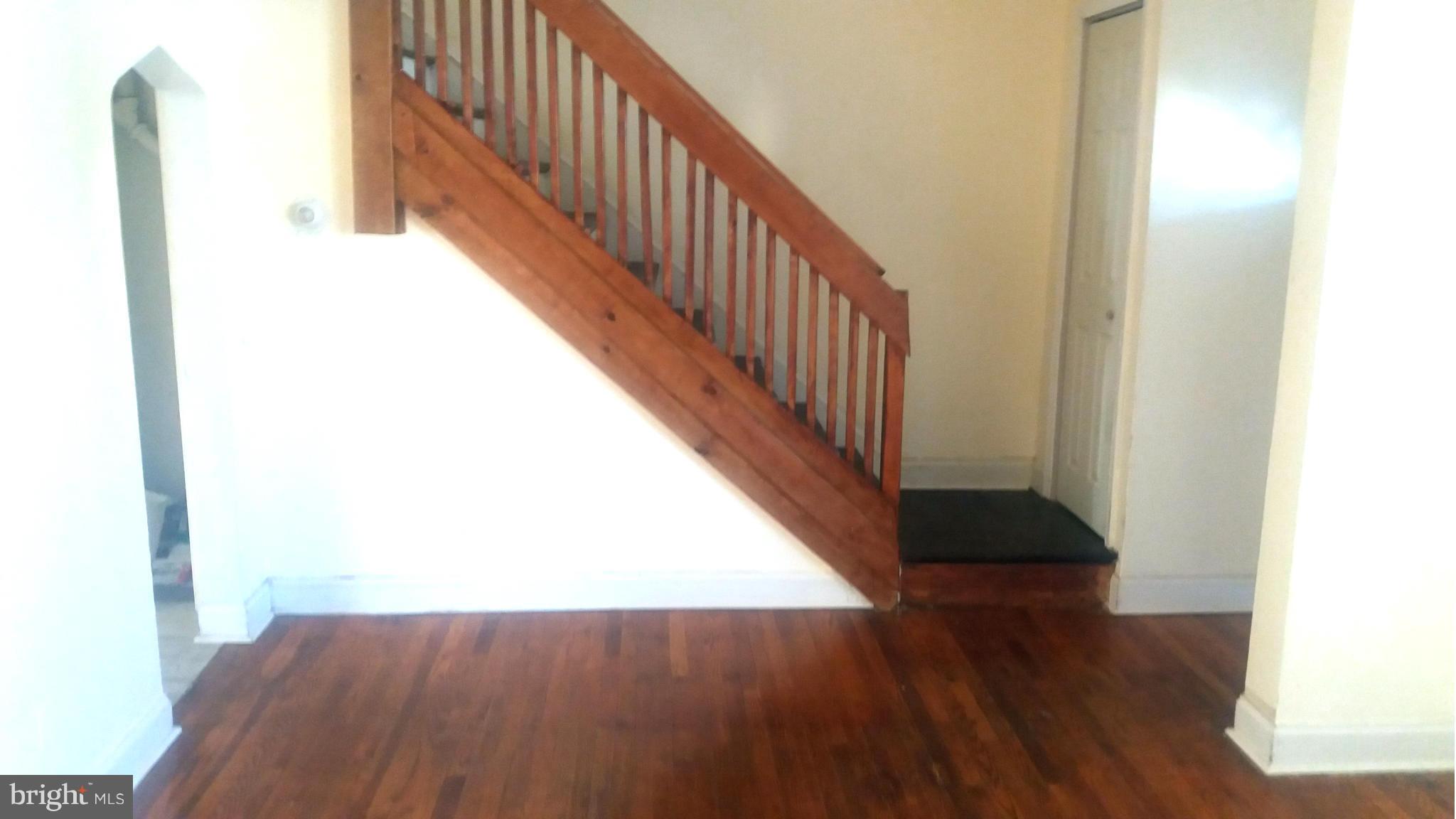 3830 Pall Mall Road Baltimore, MD 21215 - Photo 7 of 28 Living Room
