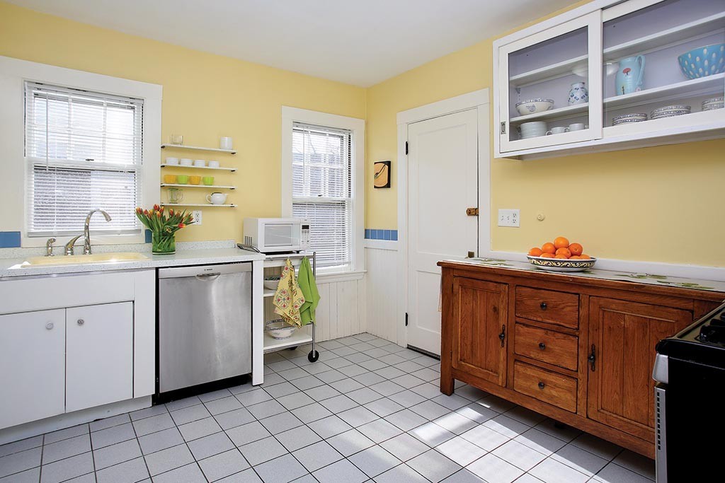 20 Brington Road, Unit 20 Brookline, MA 02445 - Photo 4 of 6