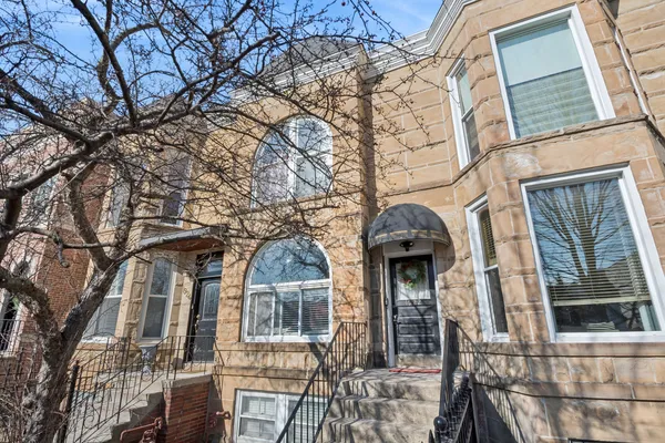 $990,000 | 1922 West Wolfram Street, Chicago, IL 60657