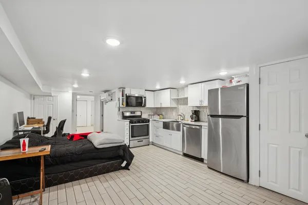 $990,000 | 1922 West Wolfram Street, Chicago, IL 60657